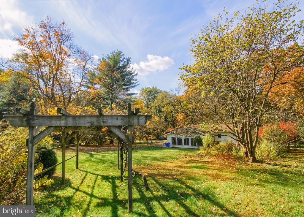 740 SHADY DRIVE