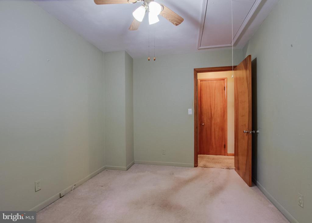 740 SHADY DRIVE