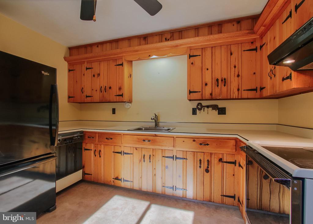 740 SHADY DRIVE