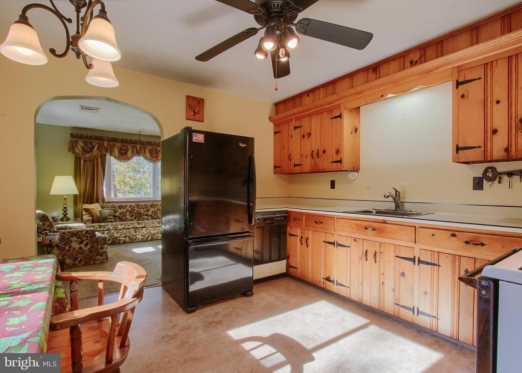 740 SHADY DRIVE
