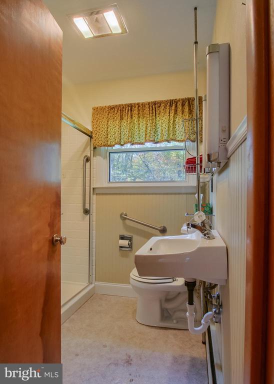 740 SHADY DRIVE