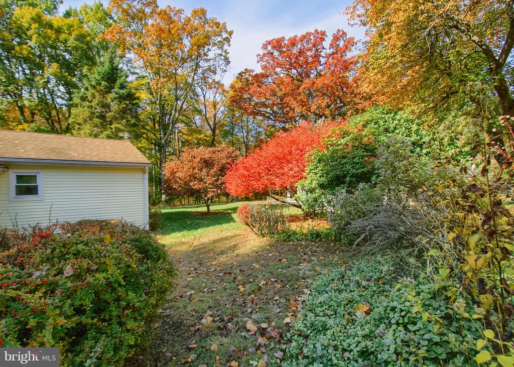 740 SHADY DRIVE