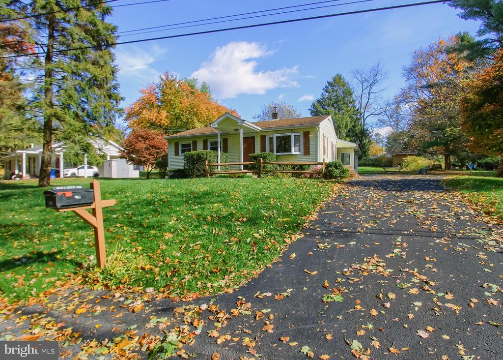 740 SHADY DRIVE