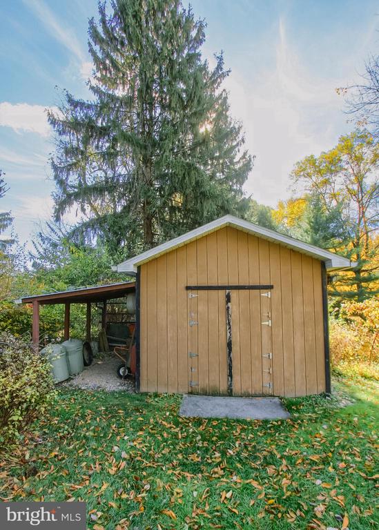 740 SHADY DRIVE