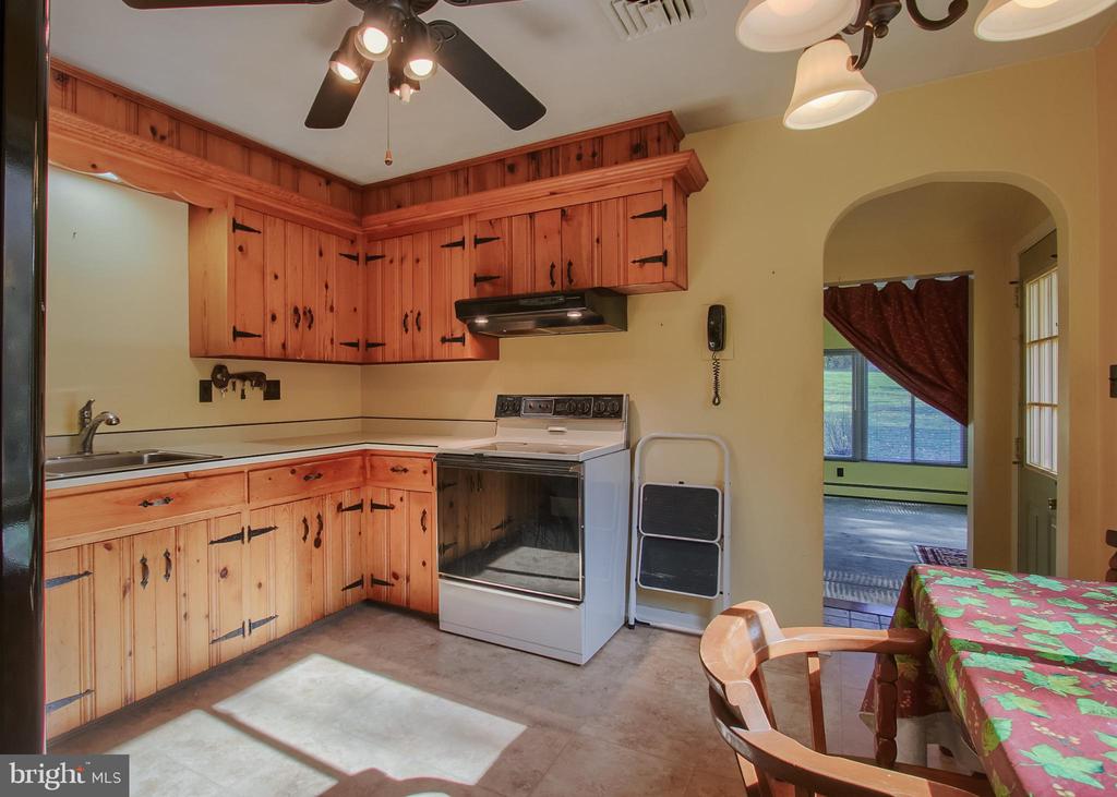 740 SHADY DRIVE