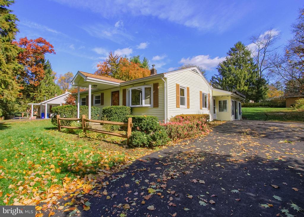 740 SHADY DRIVE