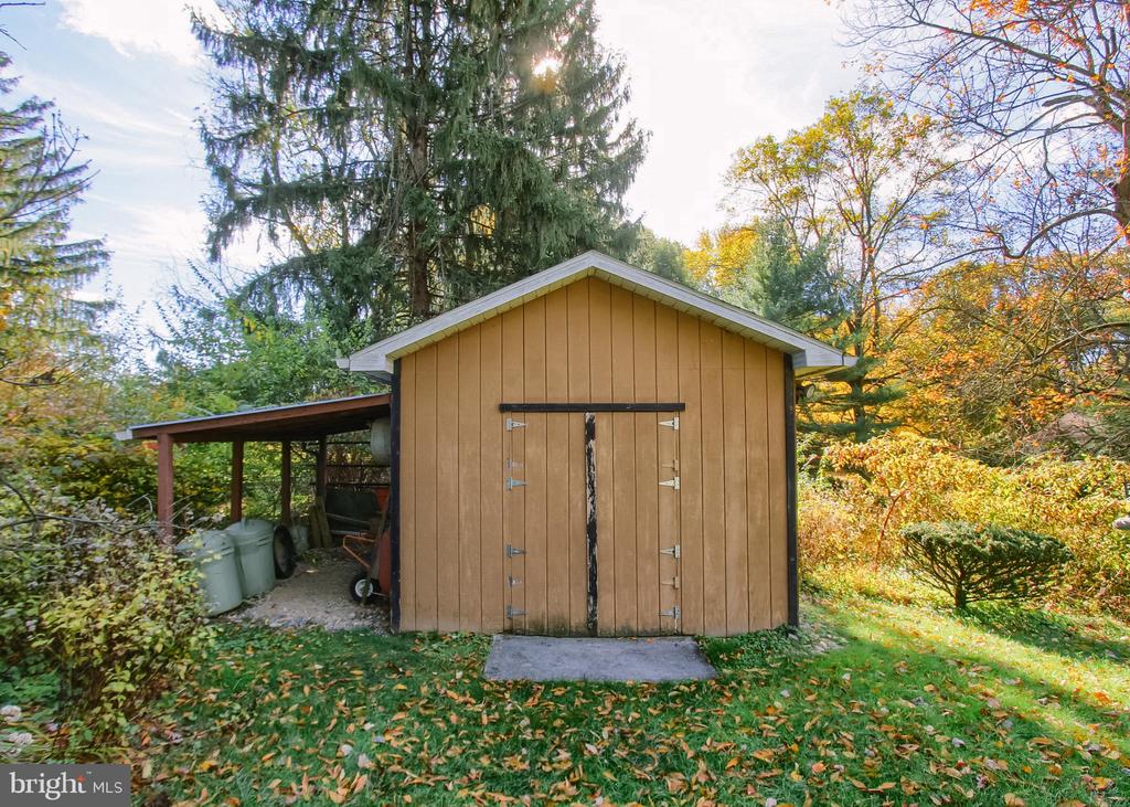 740 SHADY DRIVE