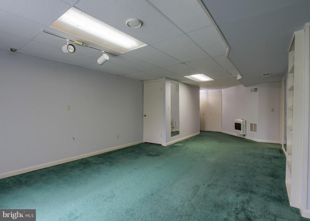 6065 REGENT DRIVE