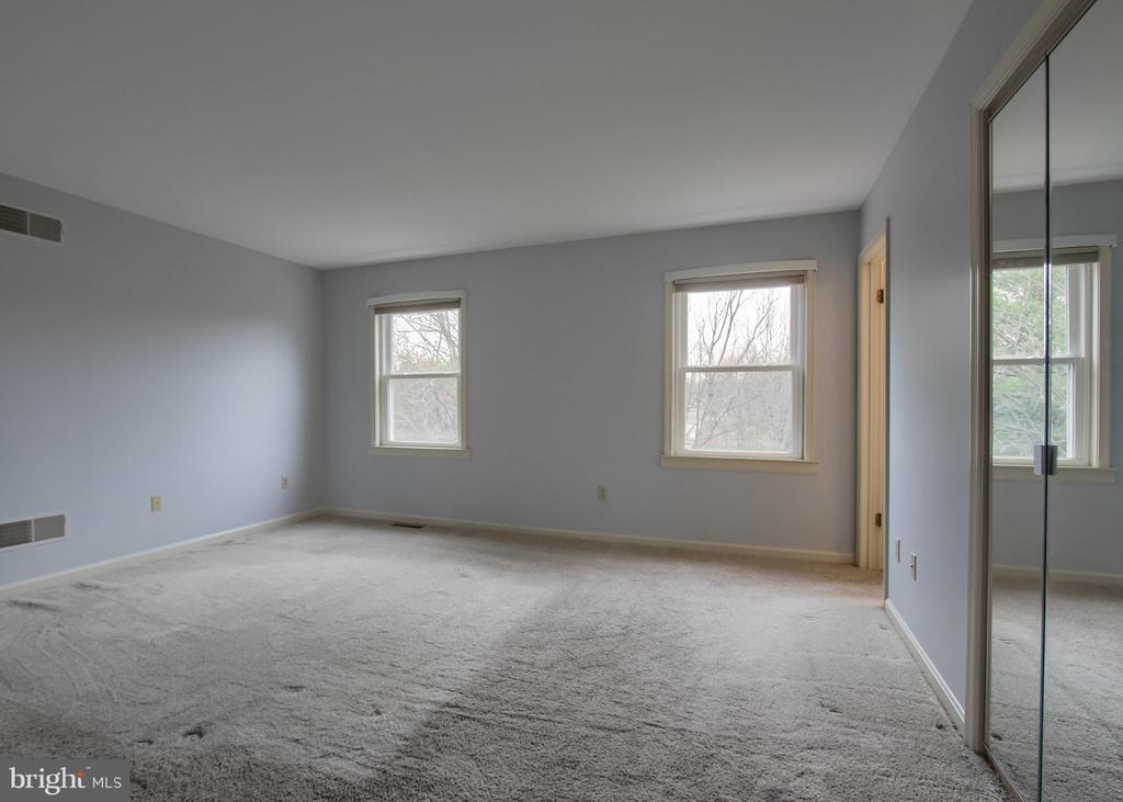 6065 REGENT DRIVE