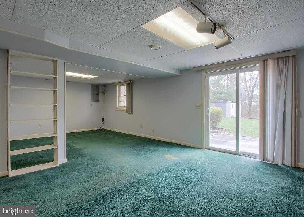 6065 REGENT DRIVE