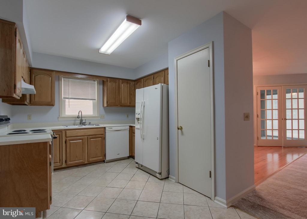 6065 REGENT DRIVE