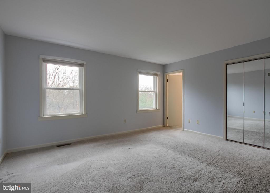 6065 REGENT DRIVE