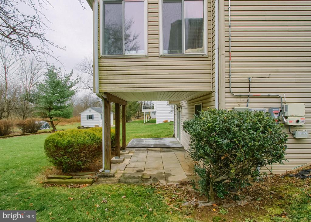 6065 REGENT DRIVE