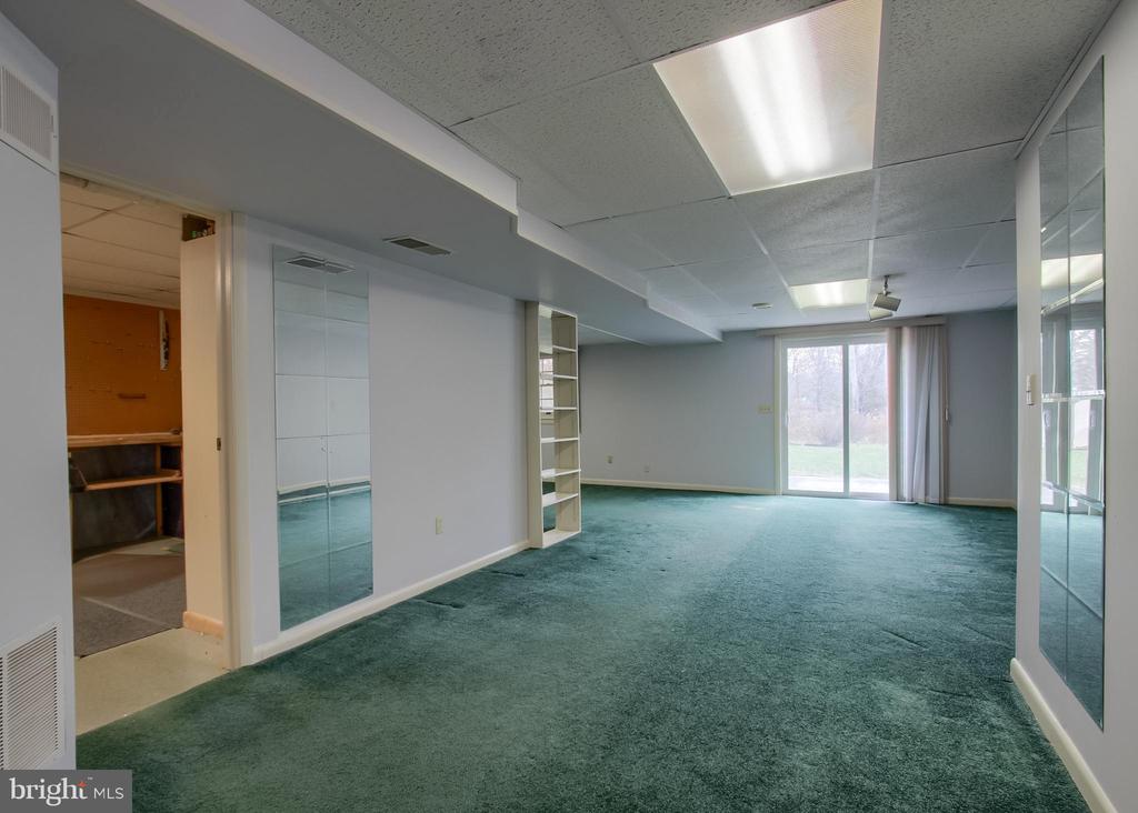 6065 REGENT DRIVE