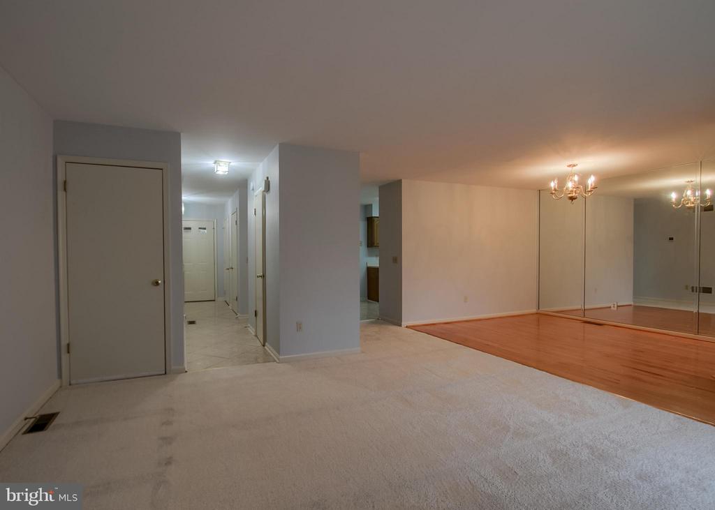 6065 REGENT DRIVE