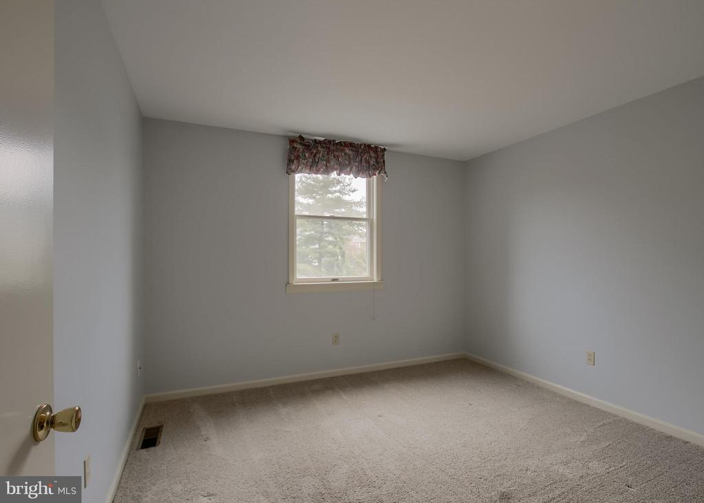6065 REGENT DRIVE