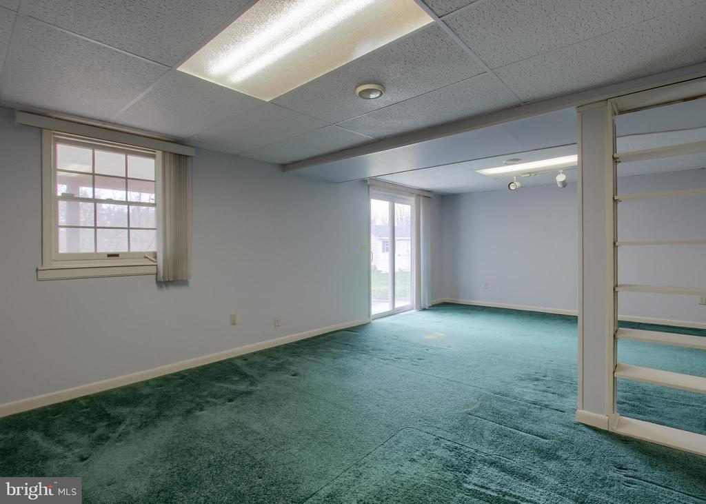 6065 REGENT DRIVE