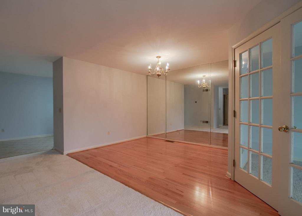 6065 REGENT DRIVE