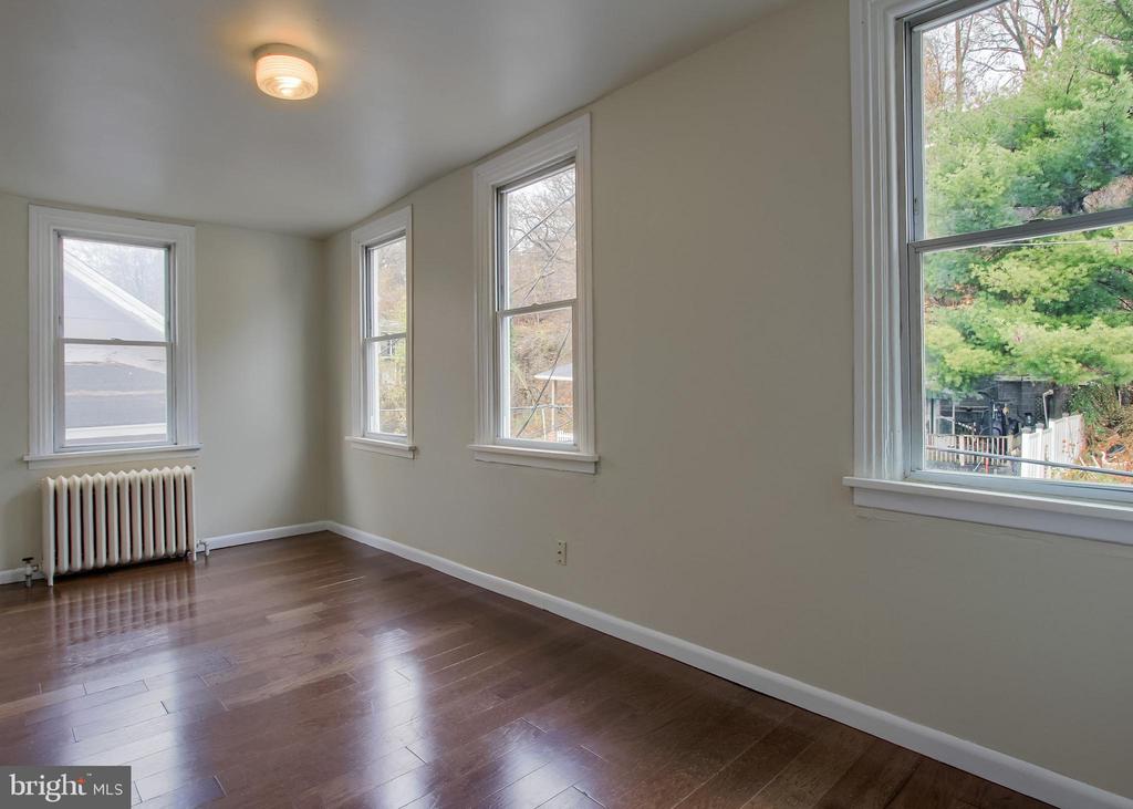 342 S 3RD STREET