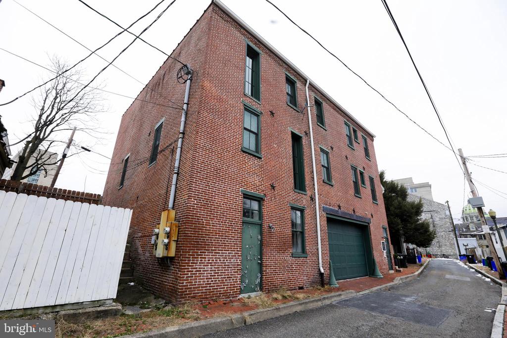 933 ROSE STREET