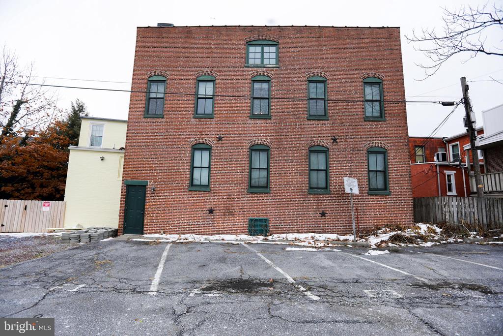 933 ROSE STREET