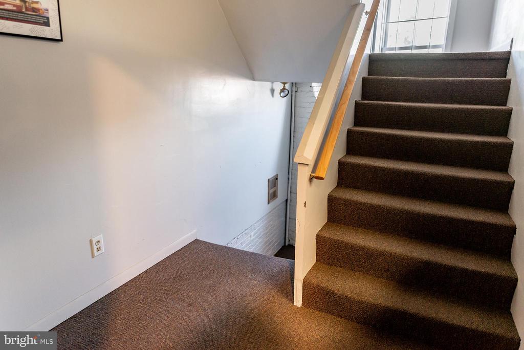 933 ROSE STREET