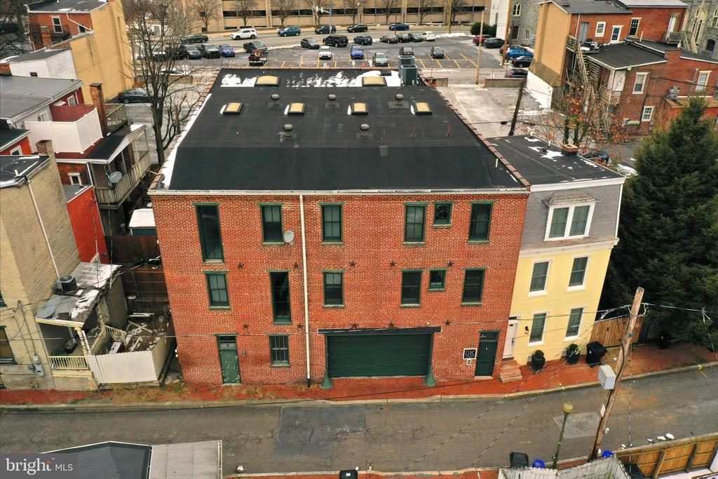 933 ROSE STREET