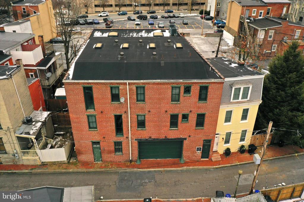933 ROSE STREET