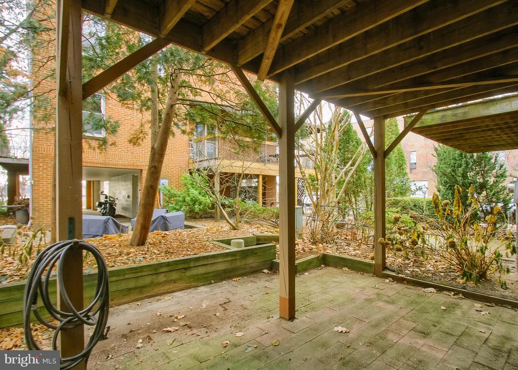 606 SHOWERS STREET