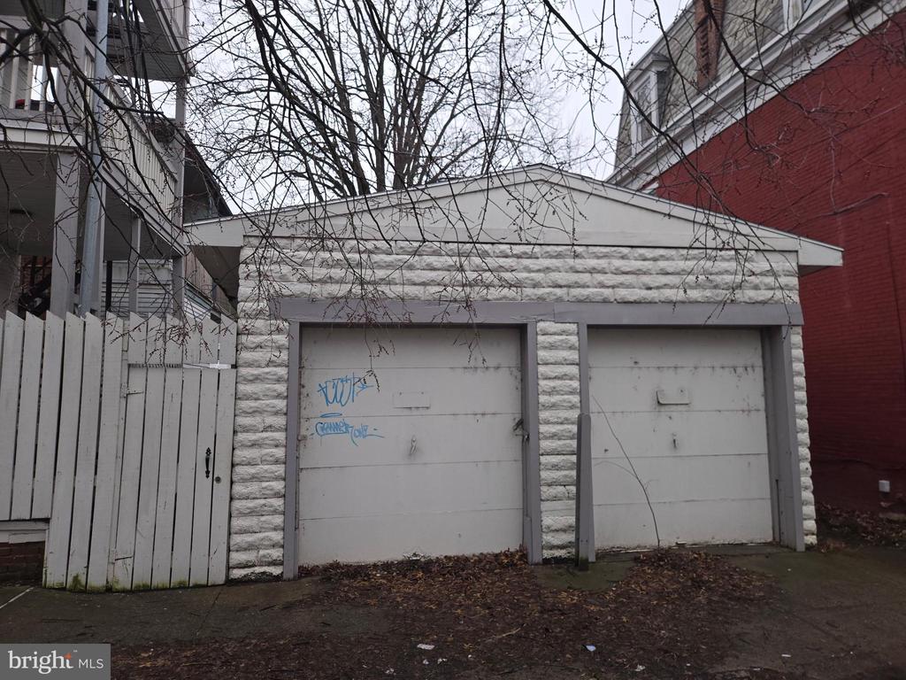 206 KELKER STREET