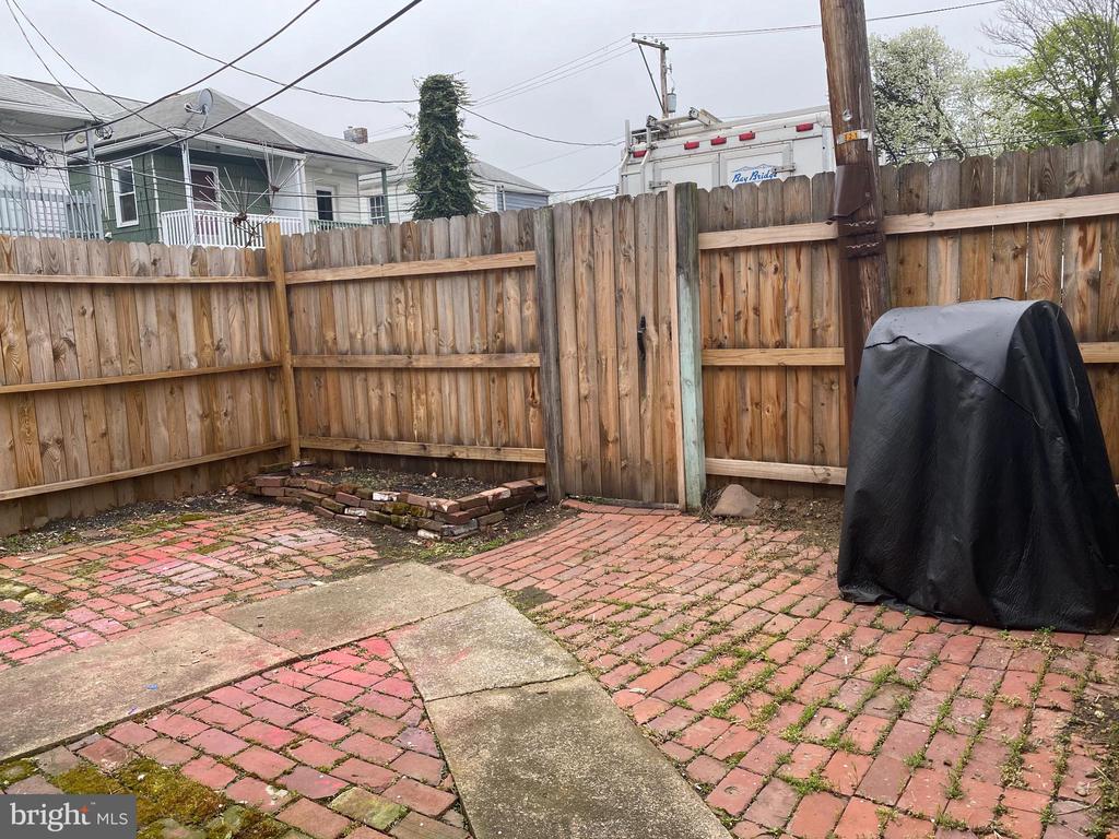 260 VERBEKE STREET