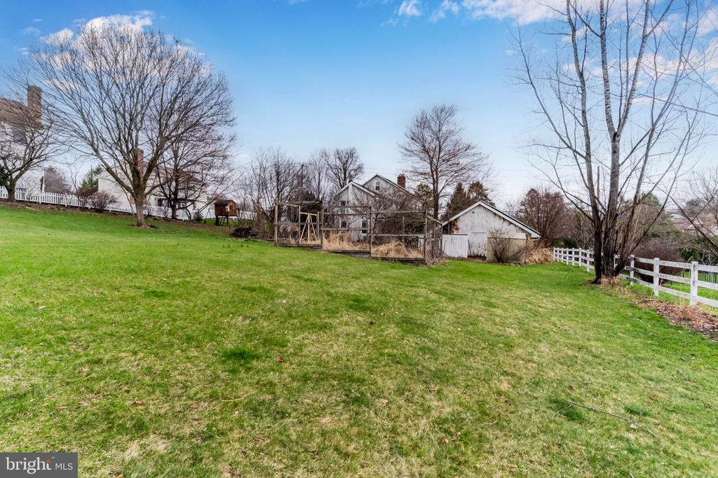 872 WALTONVILLE ROAD