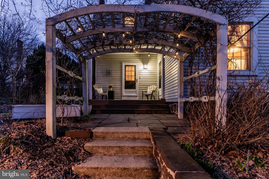 872 WALTONVILLE ROAD