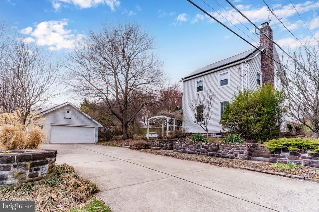872 WALTONVILLE ROAD