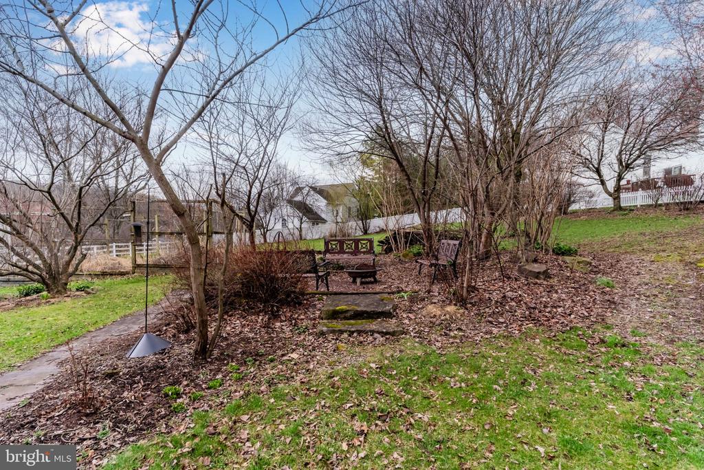 872 WALTONVILLE ROAD