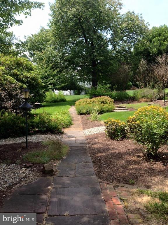 872 WALTONVILLE ROAD