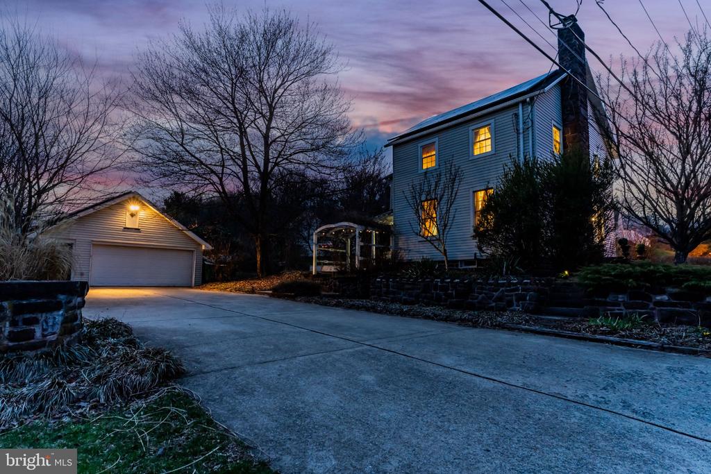872 WALTONVILLE ROAD