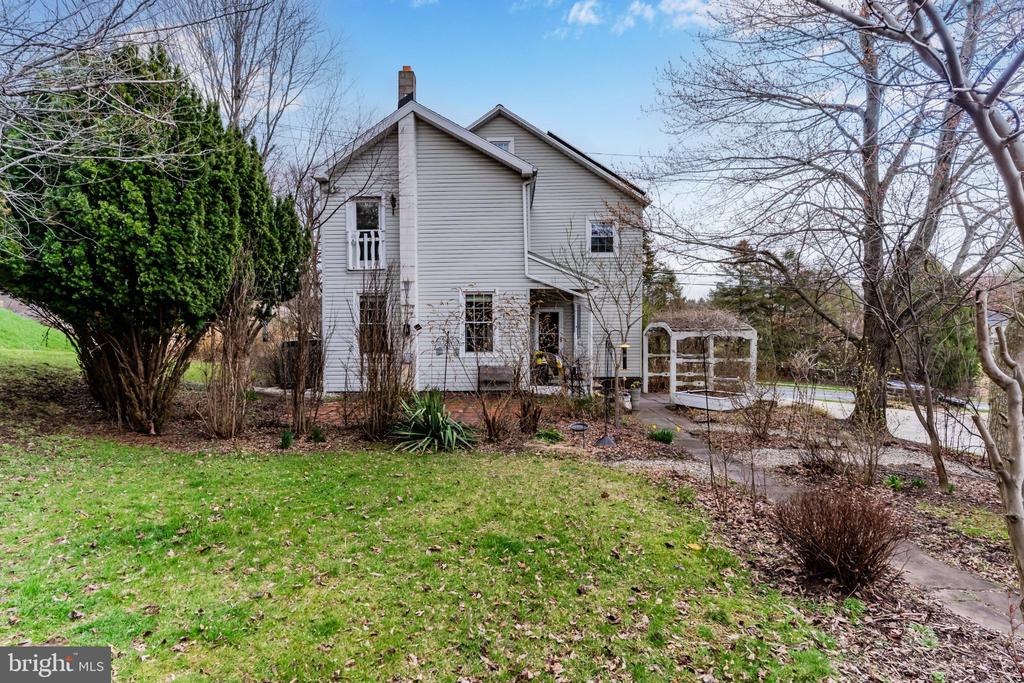 872 WALTONVILLE ROAD