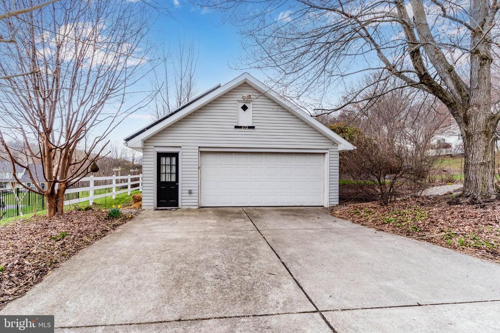 872 WALTONVILLE ROAD