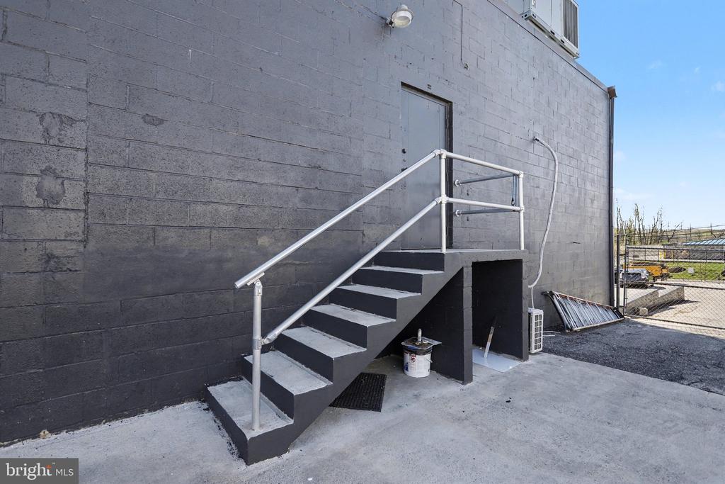2515 PAXTON STREET