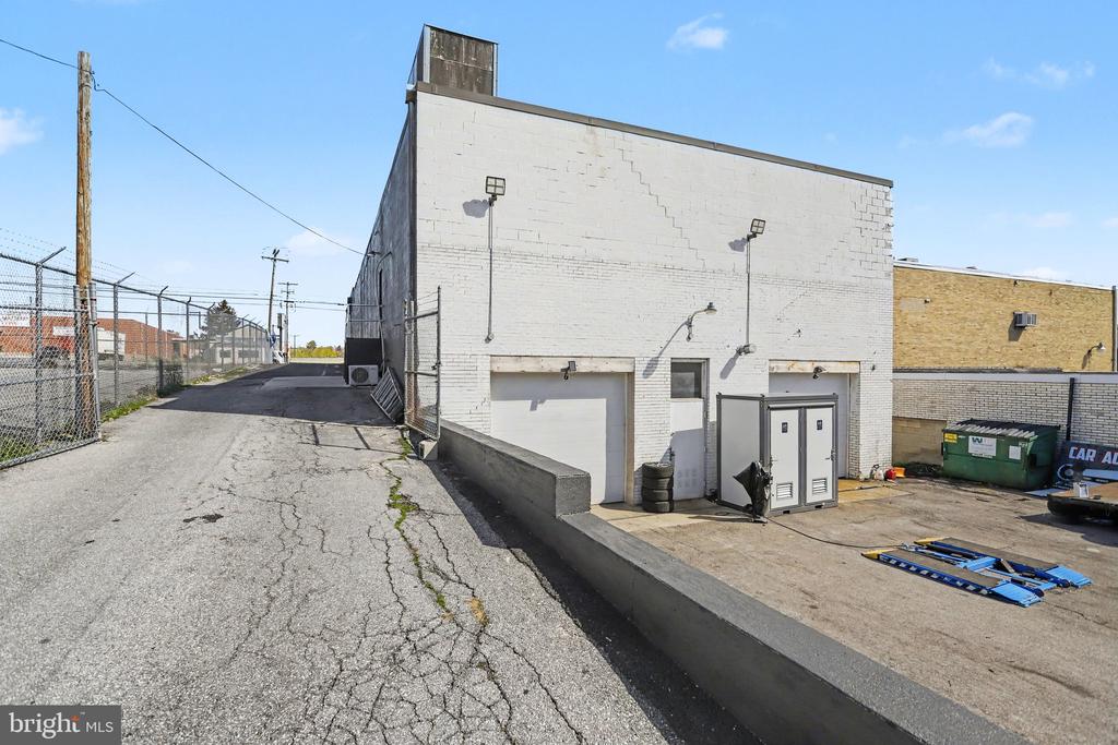 2515 PAXTON STREET