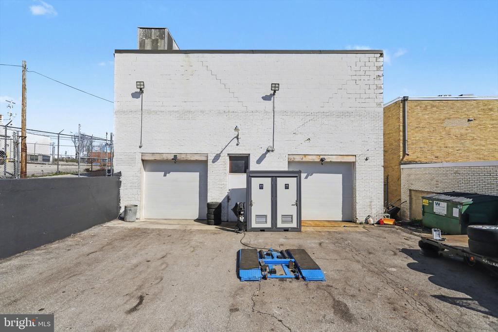 2515 PAXTON STREET