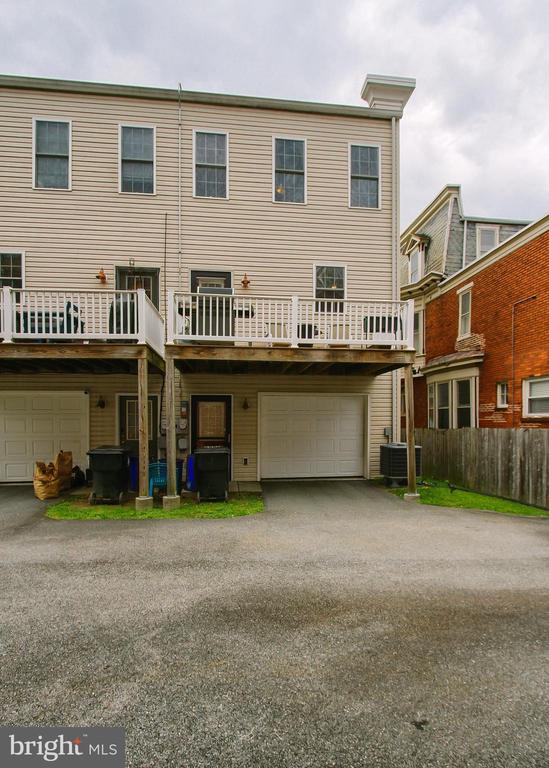 2003 GREEN STREET