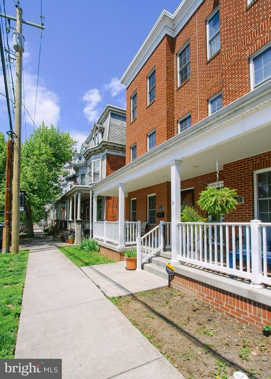 2003 GREEN STREET