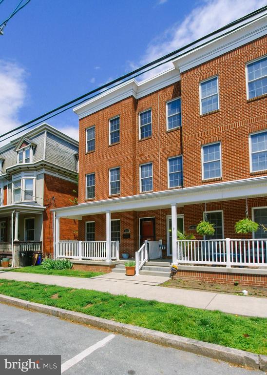 2003 GREEN STREET