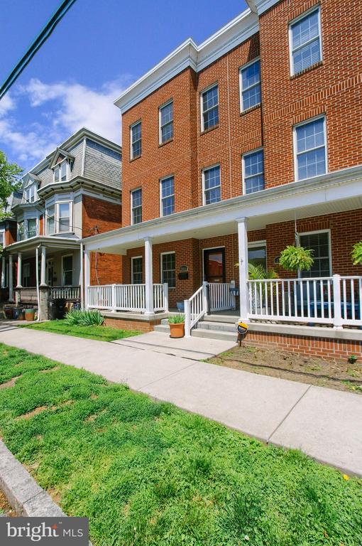 2003 GREEN STREET