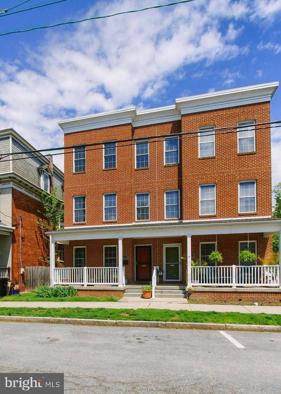2003 GREEN STREET