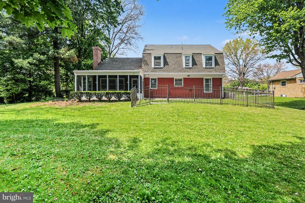 1121 GREEN TREE ROAD