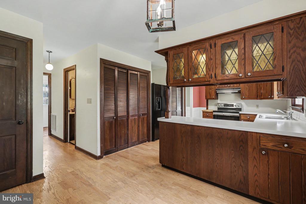 1121 GREEN TREE ROAD