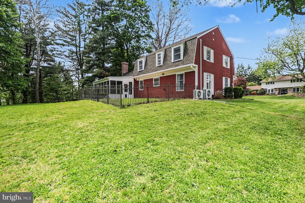 1121 GREEN TREE ROAD